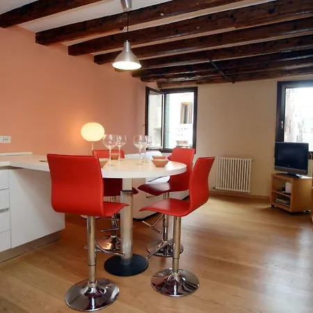 Little Canal Apartment